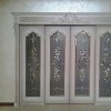 Дверь из дерева остекленная