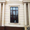 Окно пластиковое, коричневое, створчатое