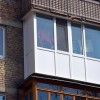 Пластиковый П-образный балкон от потолка до пола